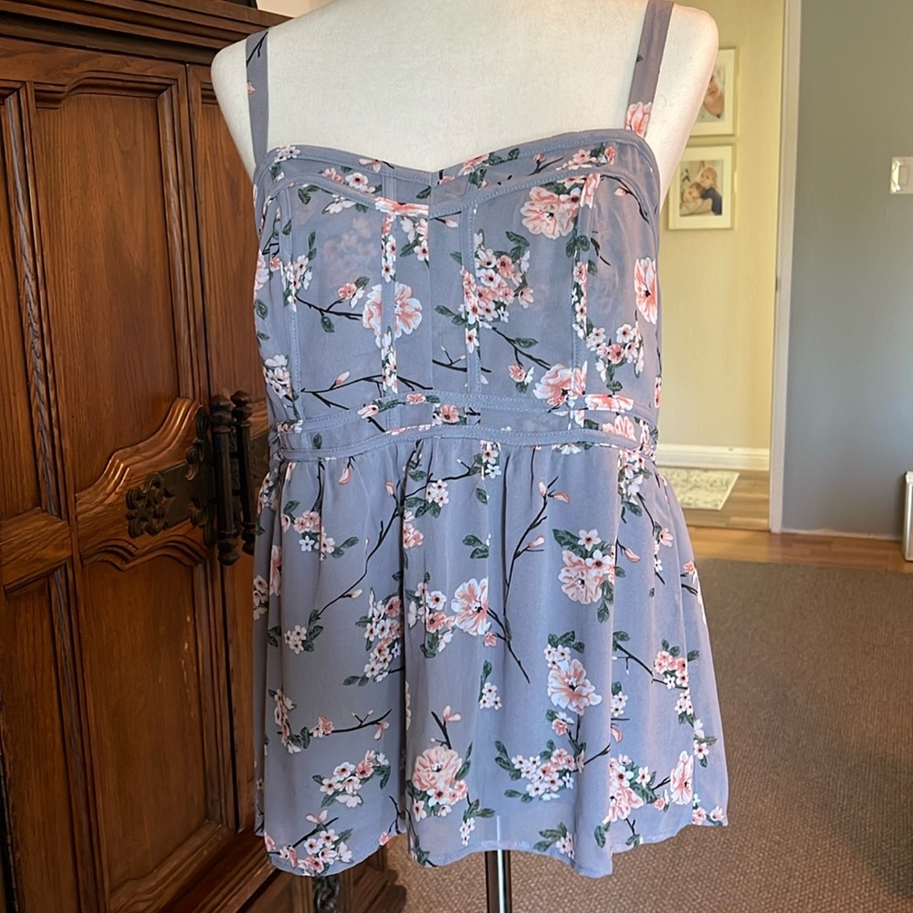 Torrid Gray Floral print top, size 0